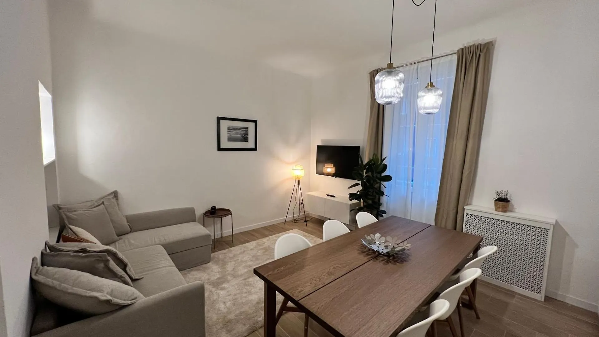 Spacious 3 Bedroom Apartment Milan Italy