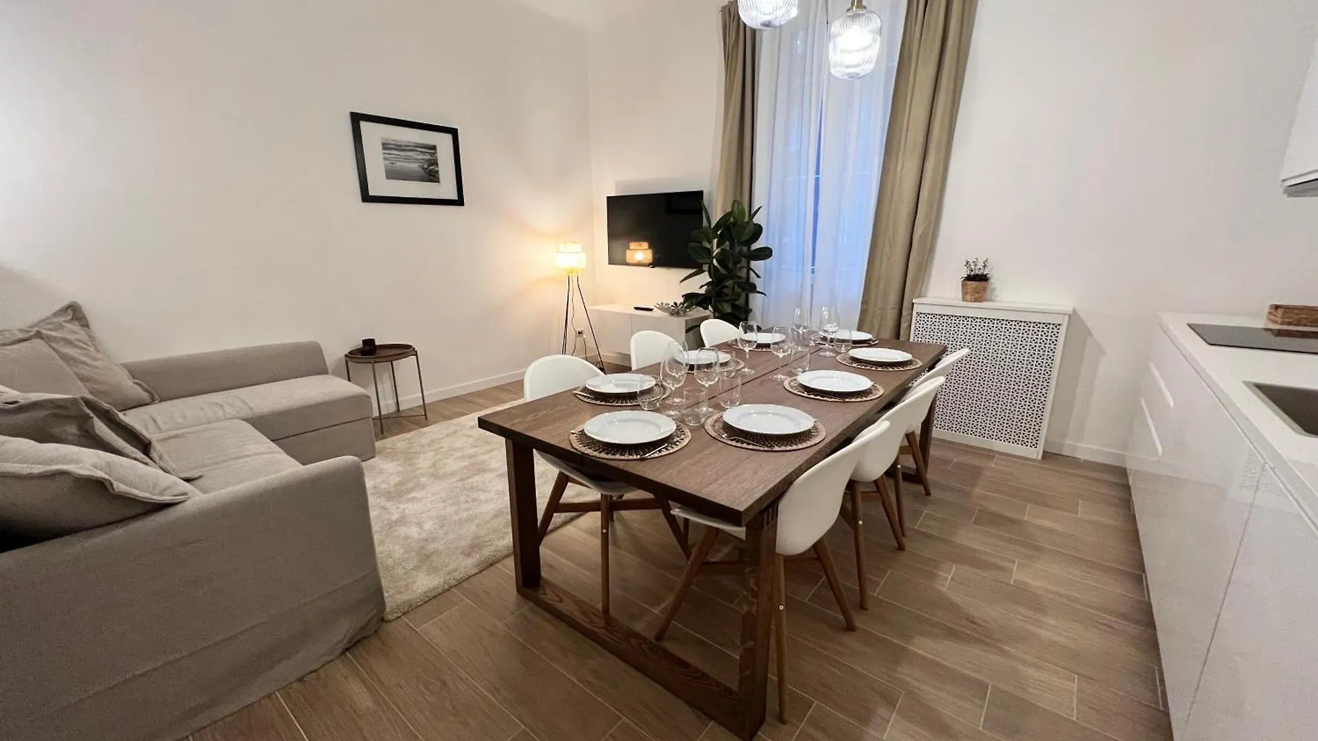 Spacious 3 Bedroom Apartment Milan Italy